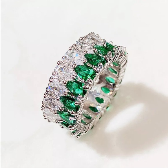 New Women’s 925 Silver Beautiful Luxurious Emerald Diamond Ring - Picture 4 of 4